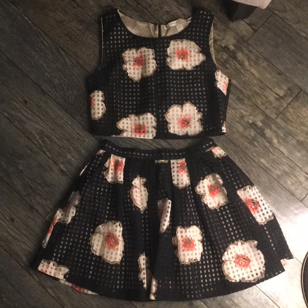 Beautiful two piece skirt set